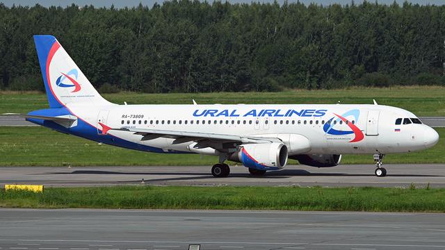 RA-73809:Airbus A320-200:Уральские авиалинии